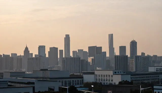 系统维护中两种常见做法的比较与实际取舍